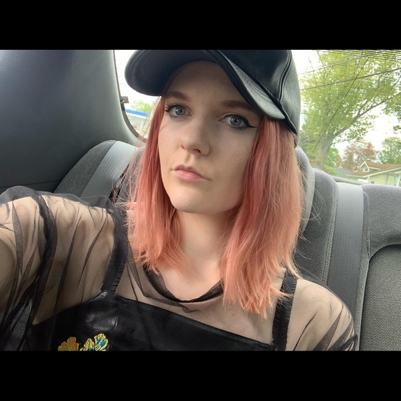 Meet your Posher, Taylor - Picture 1 of 2